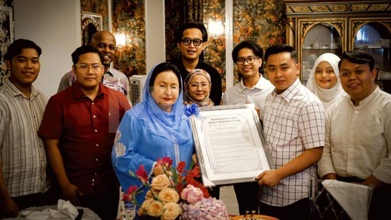 Rosmah sebak terima ‘Warkah Kasih’ mahasiswa USM buat Najib