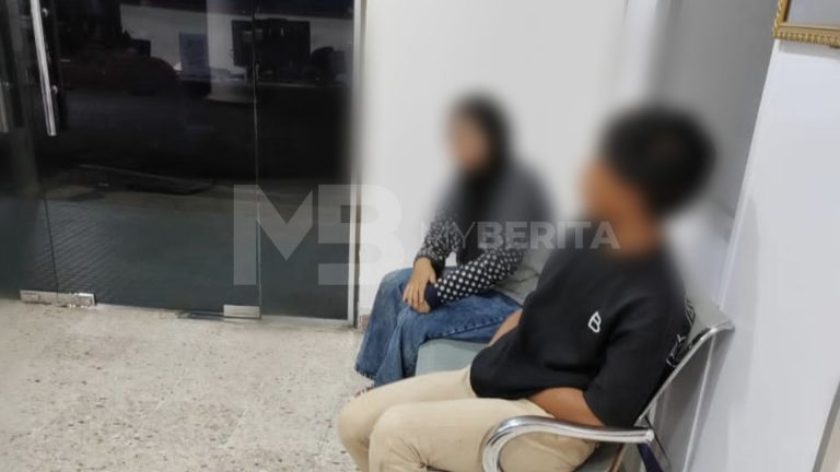 Pasangan remaja dicekup kantoi ‘buat projek’ dalam tandas surau