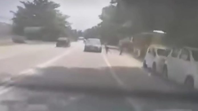 Murid darjah satu parah dirempuh kereta ketika lintas jalan dekat sekolah