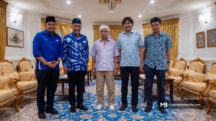 BN serah tiga nama calon MB kepada Tuanku Muhriz - Ahmad Zahid
