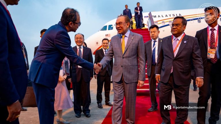 Anwar tiba di China, misi buru pelaburan AI dan teknologi bermula