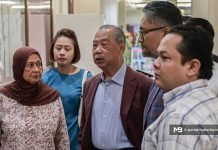 Muhyiddin dilepas, dibebaskan empat pertuduhan Jana Wibawa babit RM200 juta Muhyiddin dilepas, dibebaskan empat pertuduhan Jana Wibawa babit RM200 juta