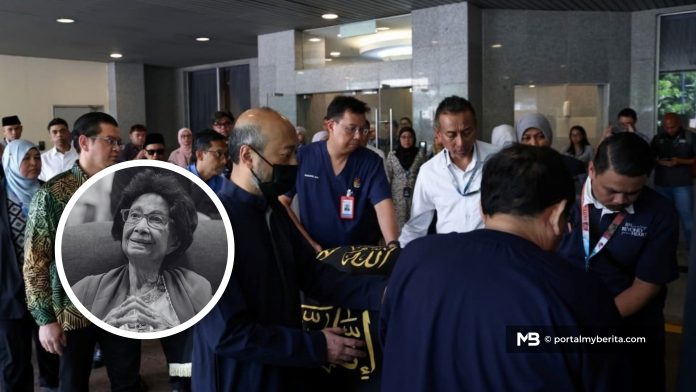 Jenazah Tun Dr Hasmah dibawa pulang, anak-anak iringi pemergian ibu tercinta