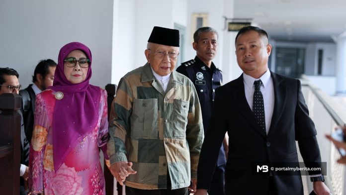 Rais Yatim mengaku tidak bersalah pertuduhan menghasut, diikat jamin RM8,000