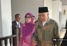 Rais Yatim tiba di mahkamah, berdepan prosiding berkaitan Akta Hasutan Rais Yatim tiba di mahkamah, berdepan prosiding berkaitan Akta Hasutan
