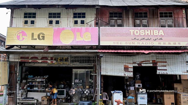 Di sebalik bangunan kayu lama, tersimpan sejarah kegemilangan Kuala Dungun