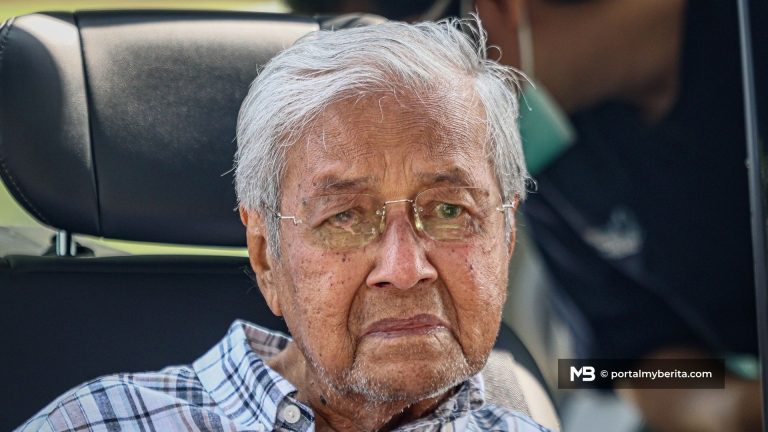 "Masih belum kuat", Tun M cuba kembali bekerja